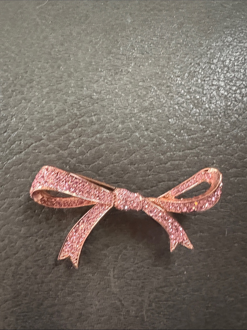 Bow pink stone brooch in rose plated metal